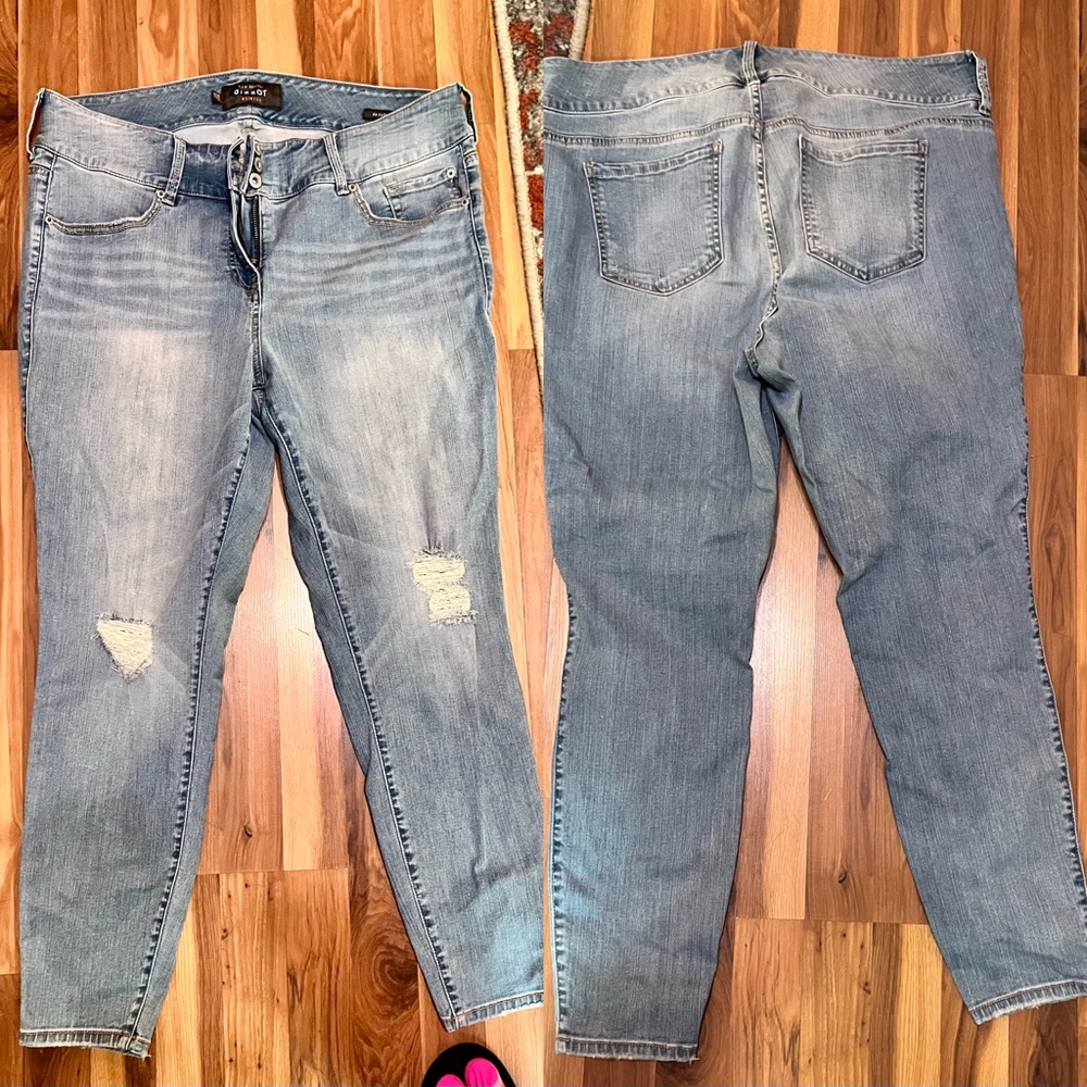 Never worn TORRID jeans sz 20